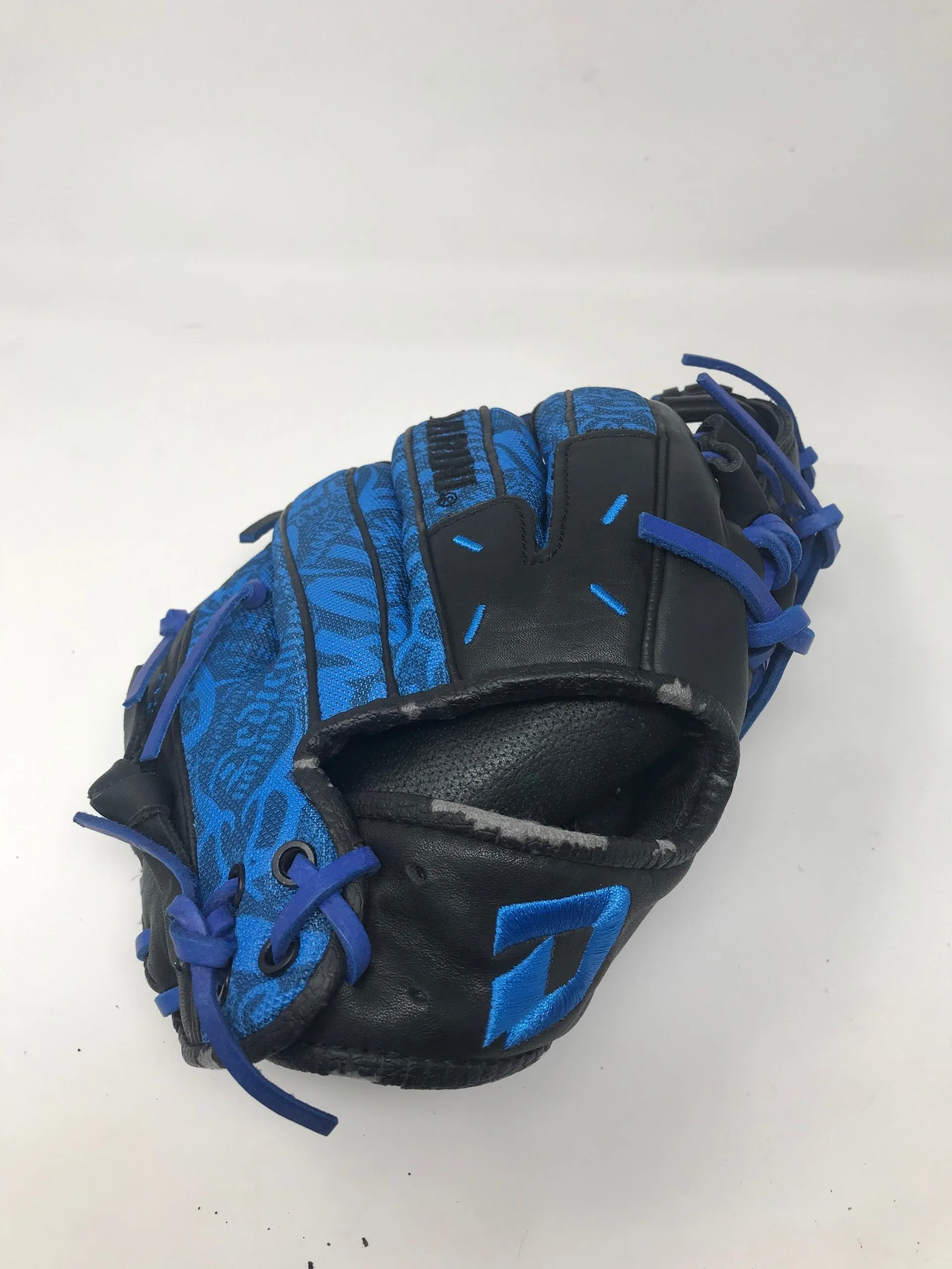 New Other DeMarini Rogue BBG 11.5-Inch Baseball Glove-Right Hand Throw, Cobalt Blue 3 New Other DeMarini Rogue BBG 11.5-Inch Baseball Glove-Right Hand Throw, Cobalt Blue