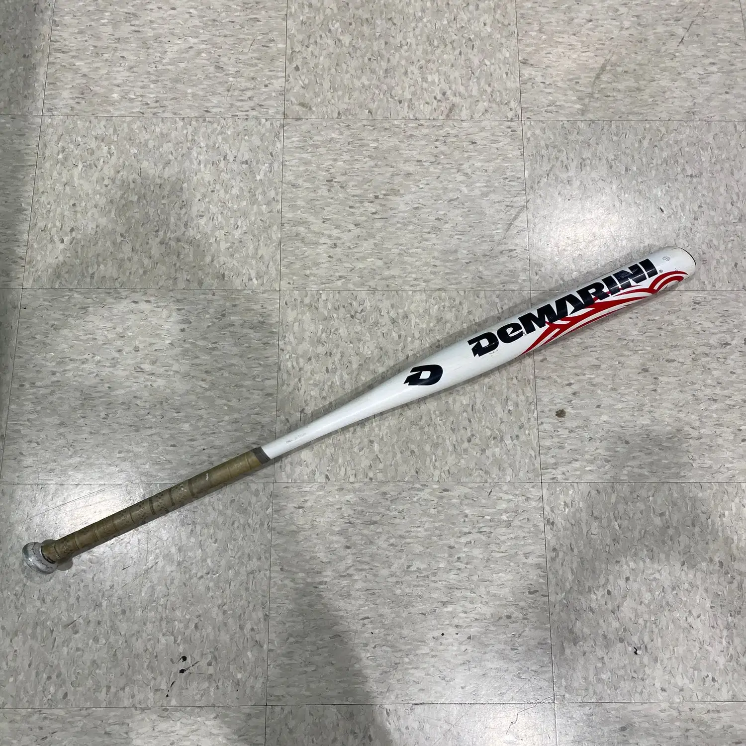 Used DeMarini Bruiser Alloy Bat -8 26OZ 34" 3 Used DeMarini Bruiser Alloy Bat -8 26OZ 34"