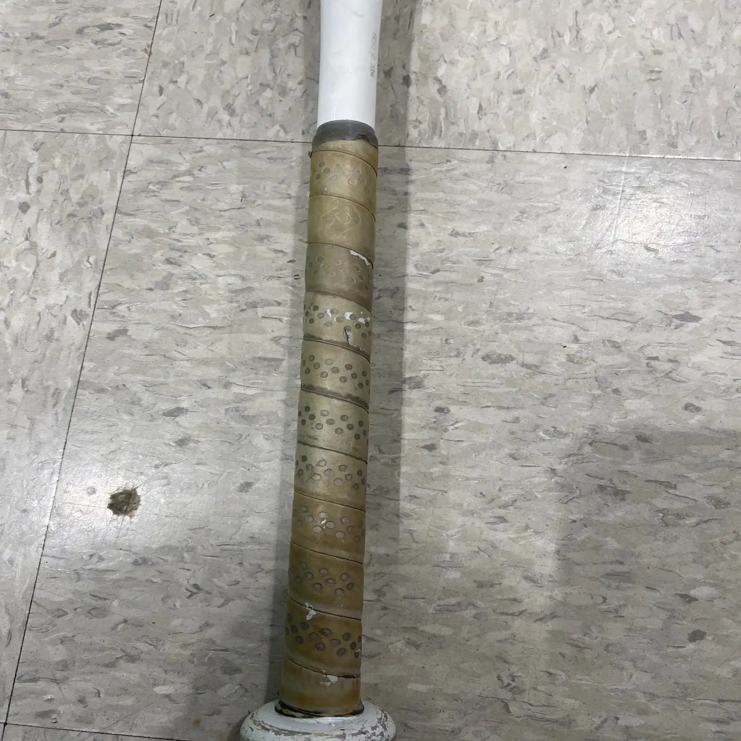 Used DeMarini Bruiser Alloy Bat -8 26OZ 34" 11 Used DeMarini Bruiser Alloy Bat -8 26OZ 34" - Image 9